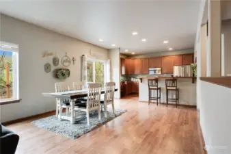 Kitchen Eating Space with Breakfast Bar