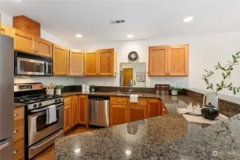 Granite counters, stainless steel appliances