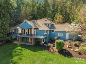 Welcome to this private retreat located in the coveted English Hill community of Woodinville. Grass is virtually enhanced and painted.
