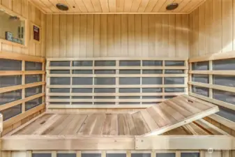 Like new sauna ready for you to enjoy.