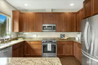 Beautiful kitchen w/ new Samsung Induction Stove.