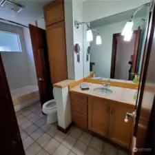 Main floor bathroom with tub/shower.