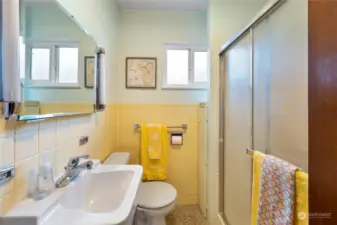 Bathroom offers the same mid-century vibes!