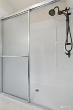 Bathroom - unit 1 (3)