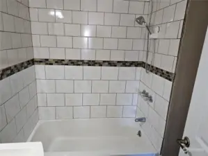 Tiled tub surround in older unit