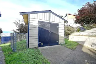 Extra storage shed perfect for crabbing gear, gardening, or your favorite hobby.