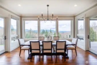 Dining room overlooking the Mountain views.