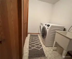 Laundry room with wash basin