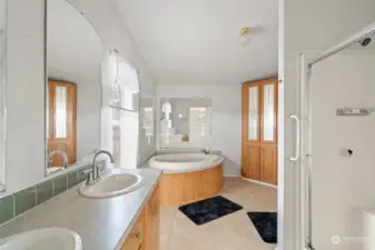 Primary bath with double sinks and soaking tub
