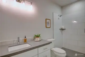 Main Level Bathroom.