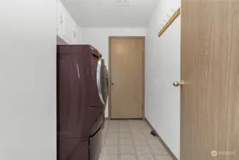 Laundry room - washer & dryer do not convey