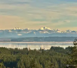 Enjoy commanding views of Mt. Baker, Three Fingers, Whitehorse & the North Cascade Mountain Range. While the mountains don't move, the tapestry of Life changes by the second!