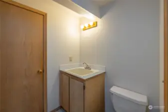2n Guest 1/2 bathroom