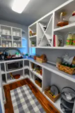 Enormous butlers pantry/extra prep space