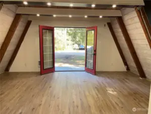 Living Room/Entrance