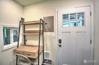 SPACE FOR AN SMALL OFFICE IN THE LAUNDRY ROOM