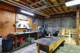 Need a place to wax your snowboard or skis? work on a mountain bike, we've got you covered!