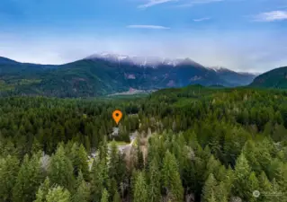 Snowline Inn Lodge is nestled between the mountains and just steps to the National Forest.