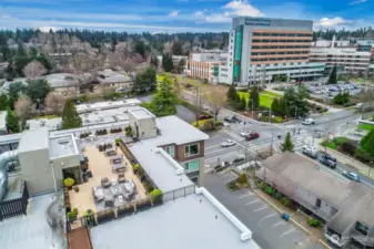 Close proximity to Downtown Kirkland and Bellevue via I-405, with easy access to transit and The Village at Totem Lake.