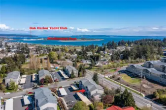 Great location, not far from Windjammer Park and Oak Harbor Yacht Club.