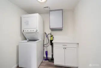 Washer & Dryer in unit Conveys, New water heater.