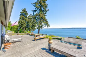 VIEWS of Sound, Cascade Mountains, City lights.  Move in time for July 4th Fireworks shows from your deck!