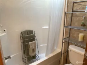 Full size bath