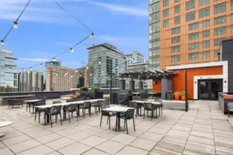 Rooftop terrace with BBQ and fire pit