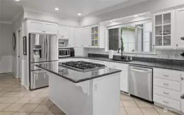 Stainless appliances include a 6 burner Dacor gas stovetop and double ovens.