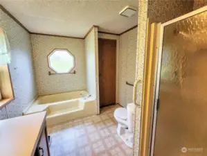 Primary bath in manufactured home.