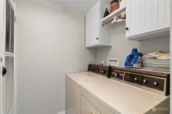 Laundry room with washer and dryer that stay