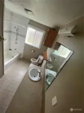 Unit A full bathroom