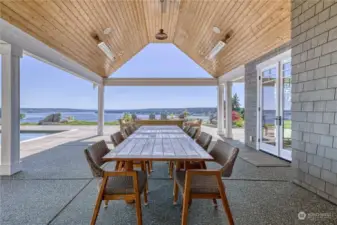 Al Fresco dining has never looked so amazing. To say the views are expansive is an understatement. The space is complete with overhead heaters for the cooler nights, and is the perfect spot for outdoor entertaining.