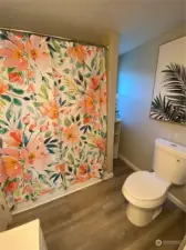 Hallway Bathroom with Tub/Shower