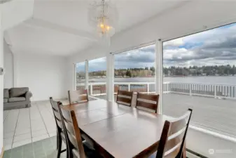Dining area w/sweeping views!