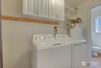 Laundry room with w/d