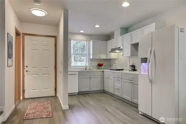 Step into the heart of urban living and experience the warmth and convenience of our brand new kitchen, designed with modern flair and practicality in mind. Picture yourself whipping up culinary delights on the sleek portable induction cooktop, (The stove unit installation is straightforward, with all hookups conveniently located behind a removable cabinet) where gourmet dreams come to life with just the touch of a button. Whether you're a culinary enthusiast or simply seeking a cozy space to gather with loved ones, this kitchen invites you to savor the joys of urban living in style. Come, let's create unforgettable memories together in this culinary haven