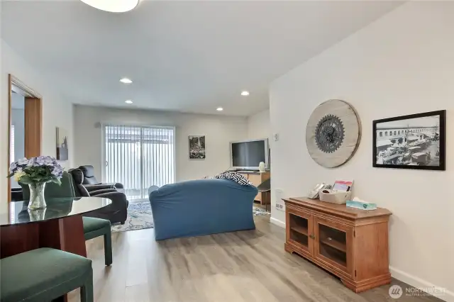 Actual photo. All furnishings (excluding the 2 recliners) and TV in this photo transfer with property.