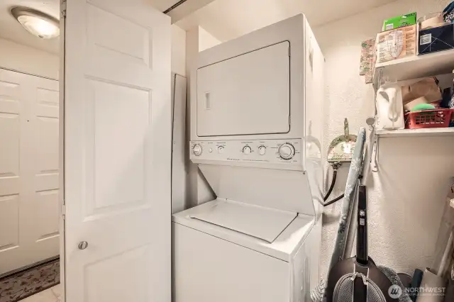 Stackable washer / dryer stay with unit.