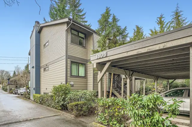 This unit is located in the quiet back part of the community next to Mineral Springs Park.