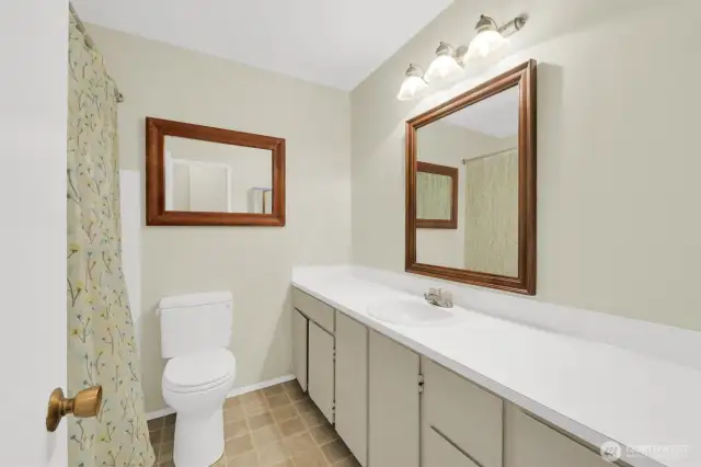 Full bath attached to primary bedroom