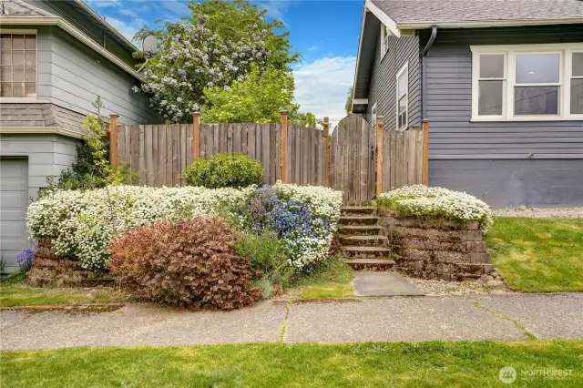 Separate entrance for Unit A
