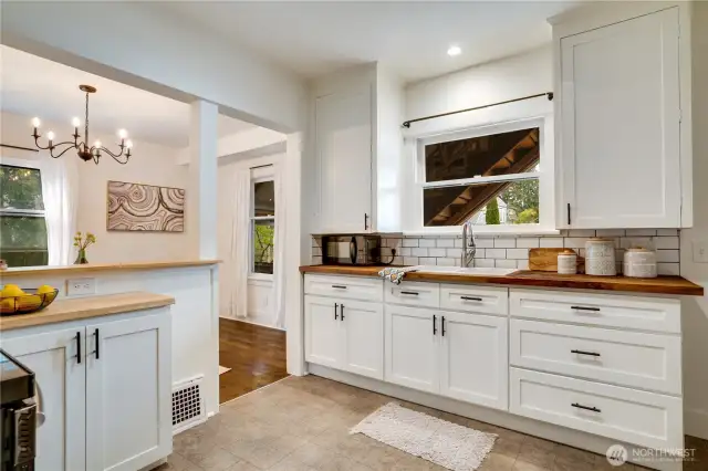 Unit B kitchen