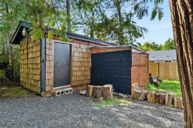 Outbuilding, could be converted to additional bedroom/ADU