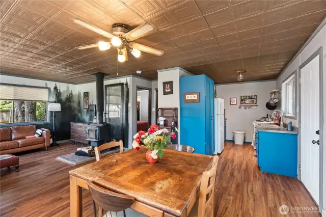 Open floorplan with view to kitchen