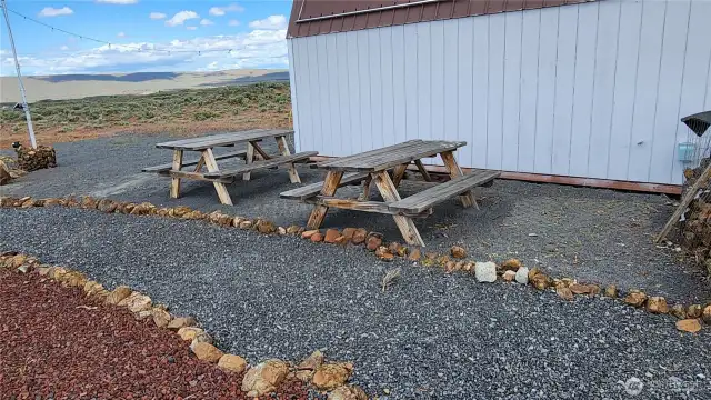 2 picnic tables