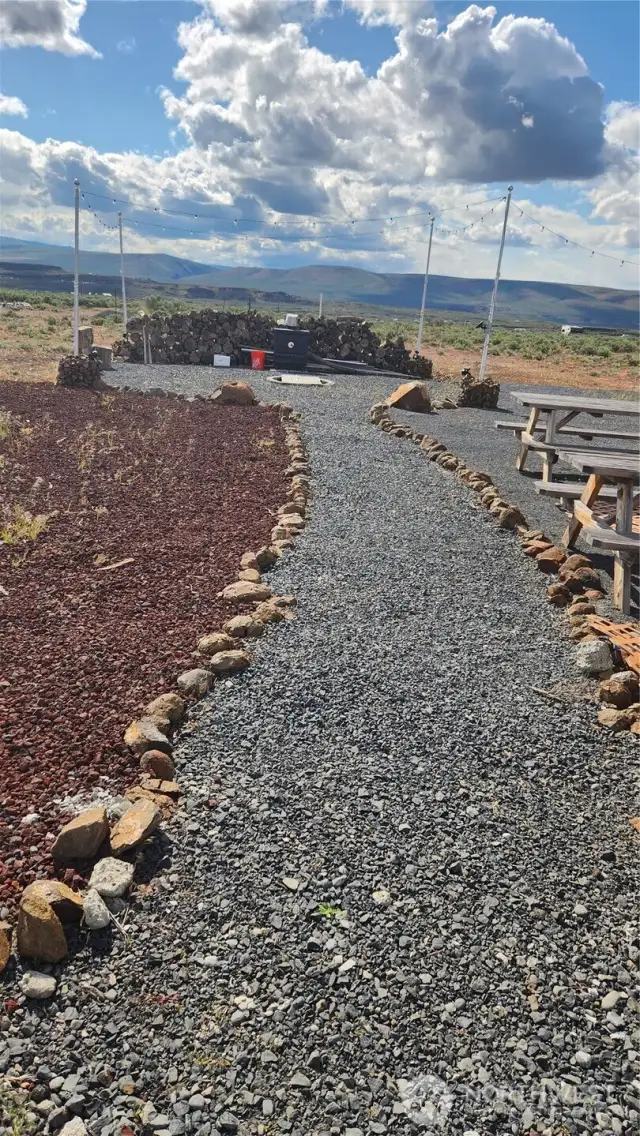 Firepit, picnic area