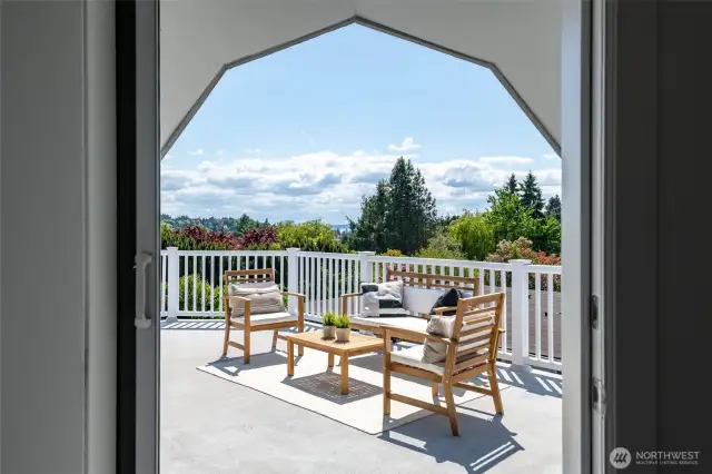 Who doesn't want a dreamy roof top deck?!