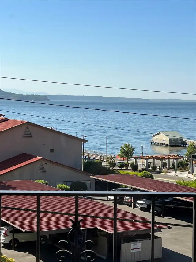 Stunning views to the waterfront