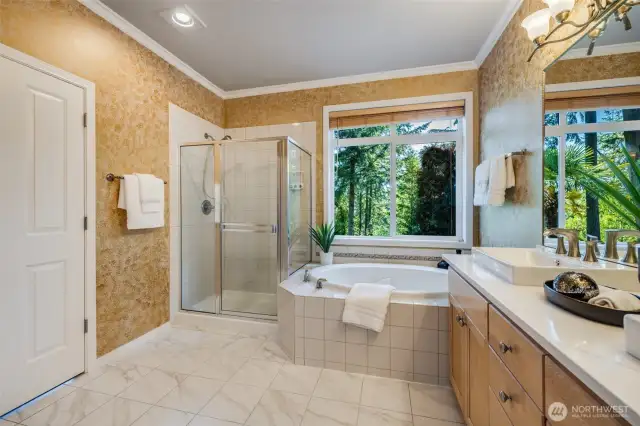 Primary 5 piece ensuite with soaker tub with views!